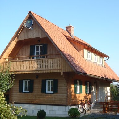 auf der Terasse vorm Haus können sie gemütlich Frühstücken oder den Vögel und Bäumen lauschen auf der Terasse vorm Haus können sie gemütlich Frühstücken oder den Vögel und Bäumen lauschen