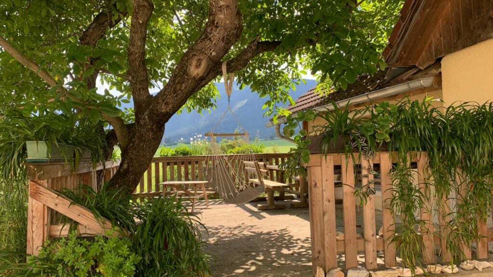 Gemütliche Terrasse im Hofbereich