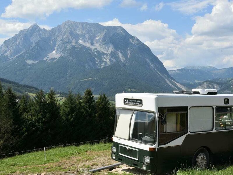 Der Glampingbus in absoluter Alleinlage mit Blick auf die Berge