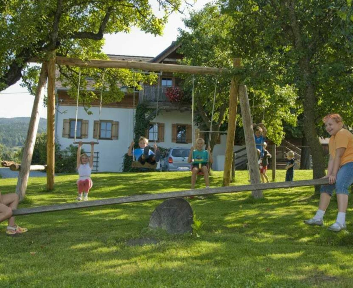 spielplatz unter dem Apfelbaum