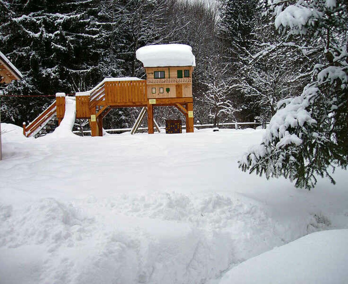 Unser Kinderspielhaus im Winter