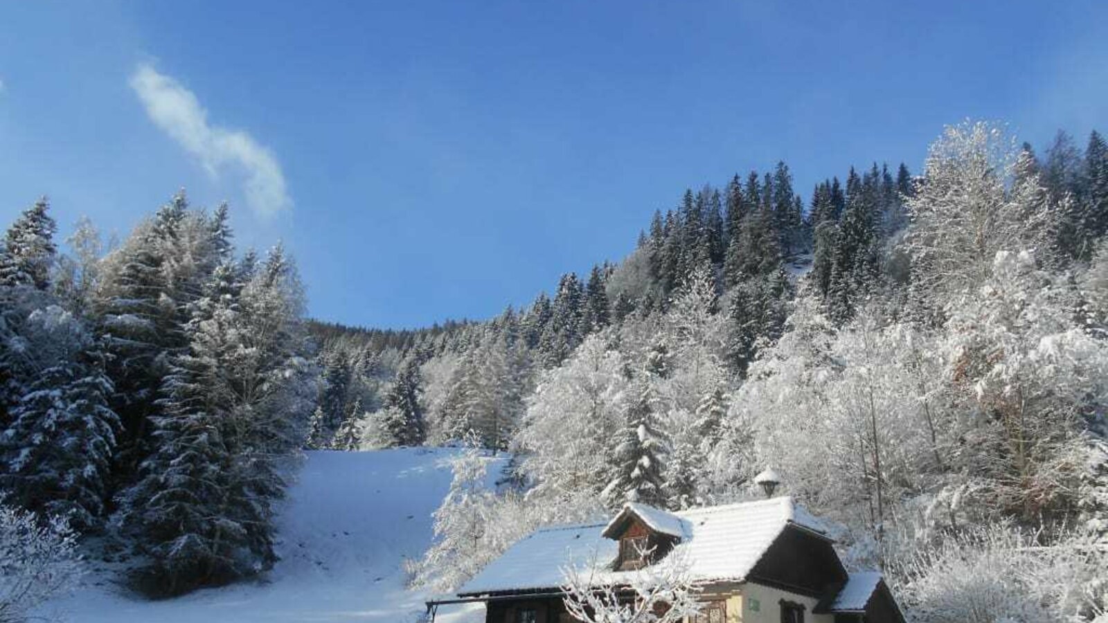 Umundumhütte an einem herrlichen Wintertag