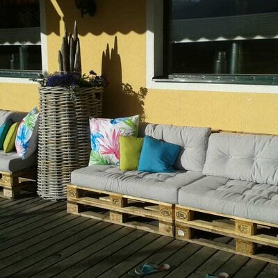 Die Terrasse mit Loungeset