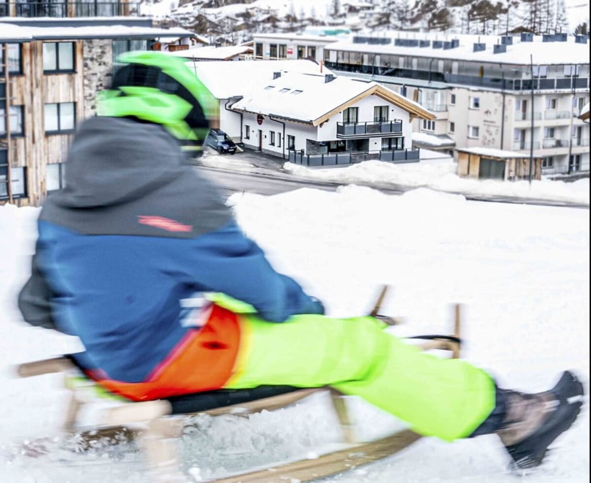 Rodelbahn endet direkt am Haus