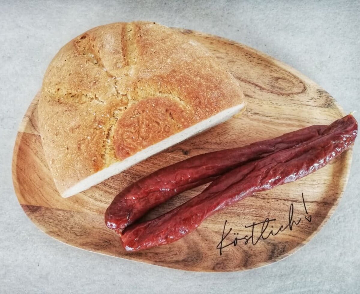 Bauernbrot mit Hofeigener Jausen-Wurst