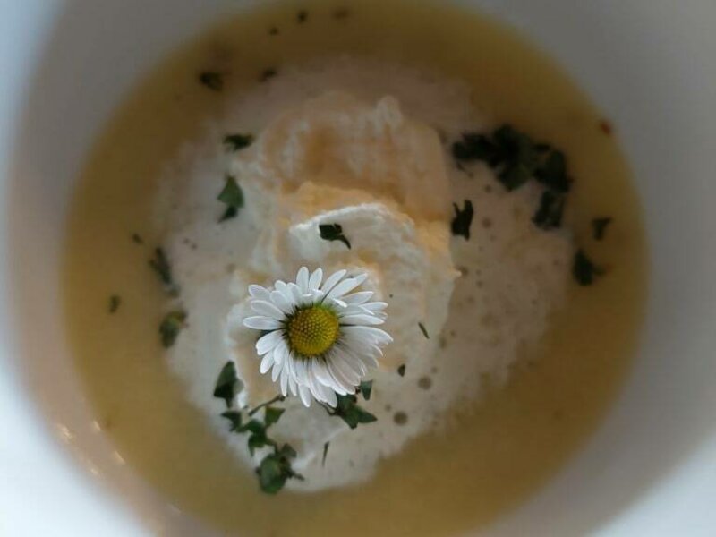 Frühlingskräutersuppe