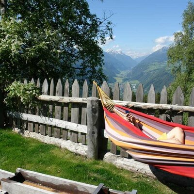 chillen in der Hängematte am Biohof-Inntalblick