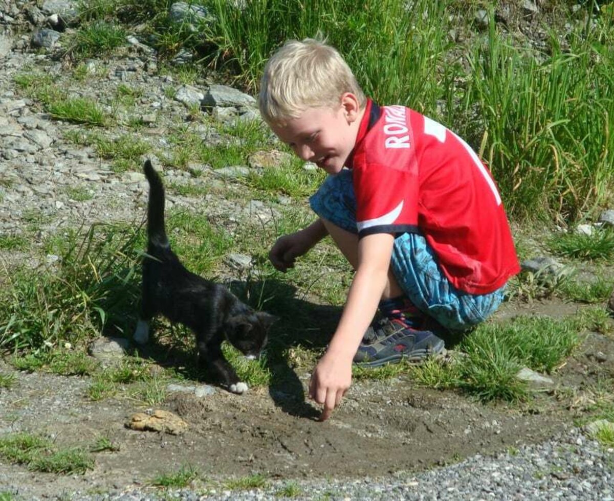 Spielende Kinder am Breierhof