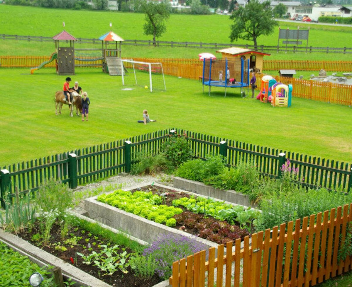 Hausgarten mit Spielplatz am Feriengut Oberhabach