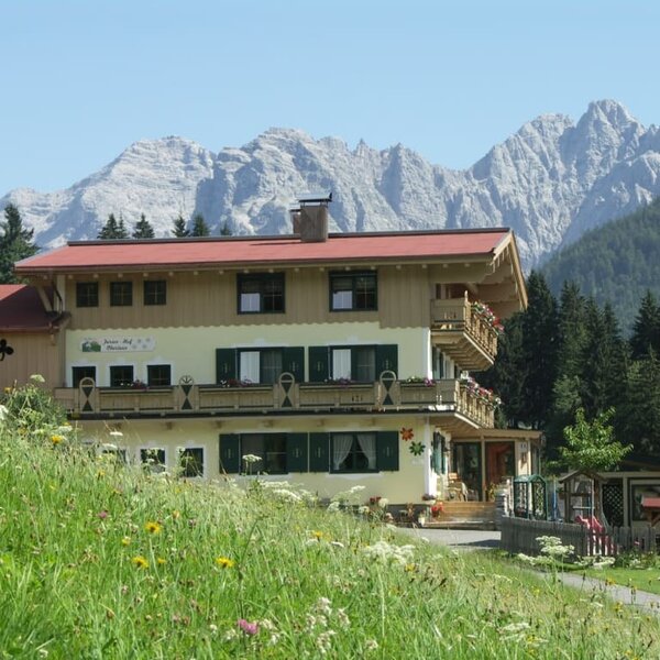 Hofansicht Ferienhof Obertenn Sommer in Hochfilzen