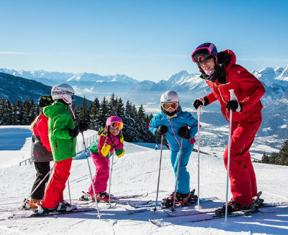 Der Gratis Skikurs für unsere Gästekinder mit traumhafter Bergkulisse