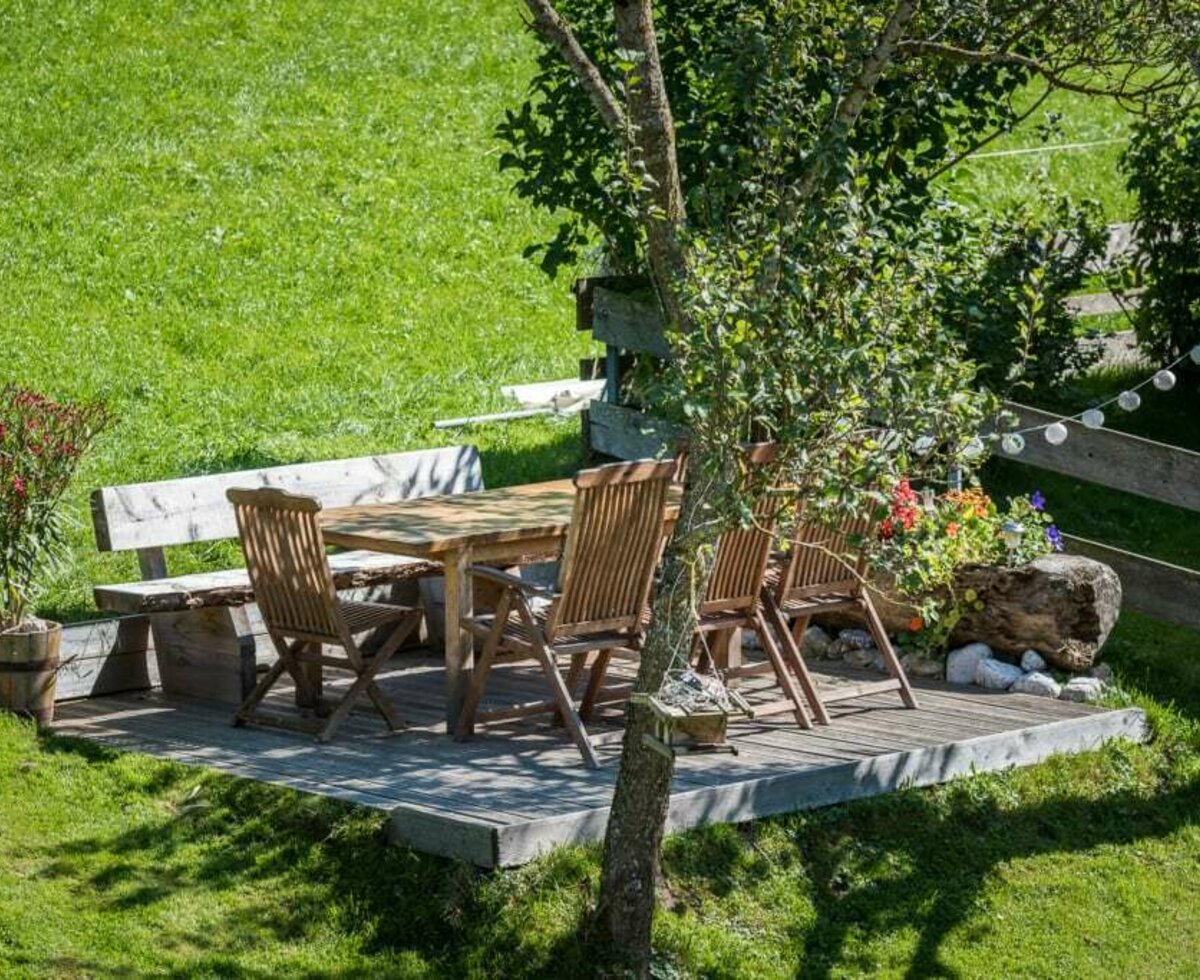 gemütliche Sitzecke im Garten