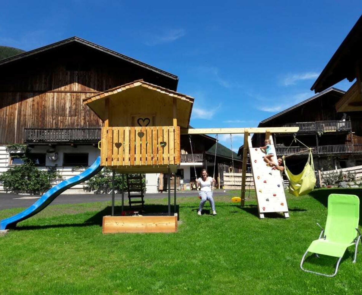 Spielplatz im Sommer