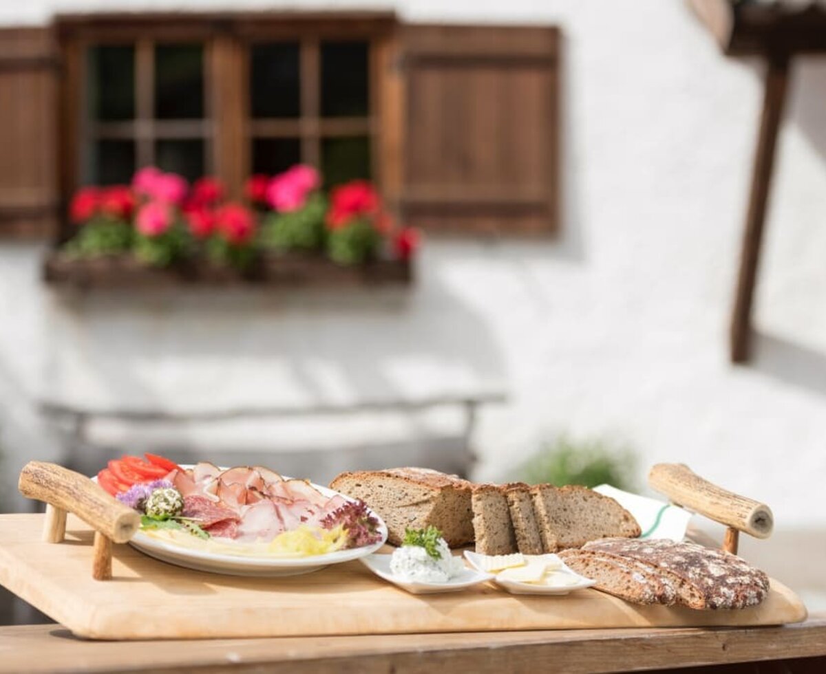 Brettljause mit Holzofenbrot