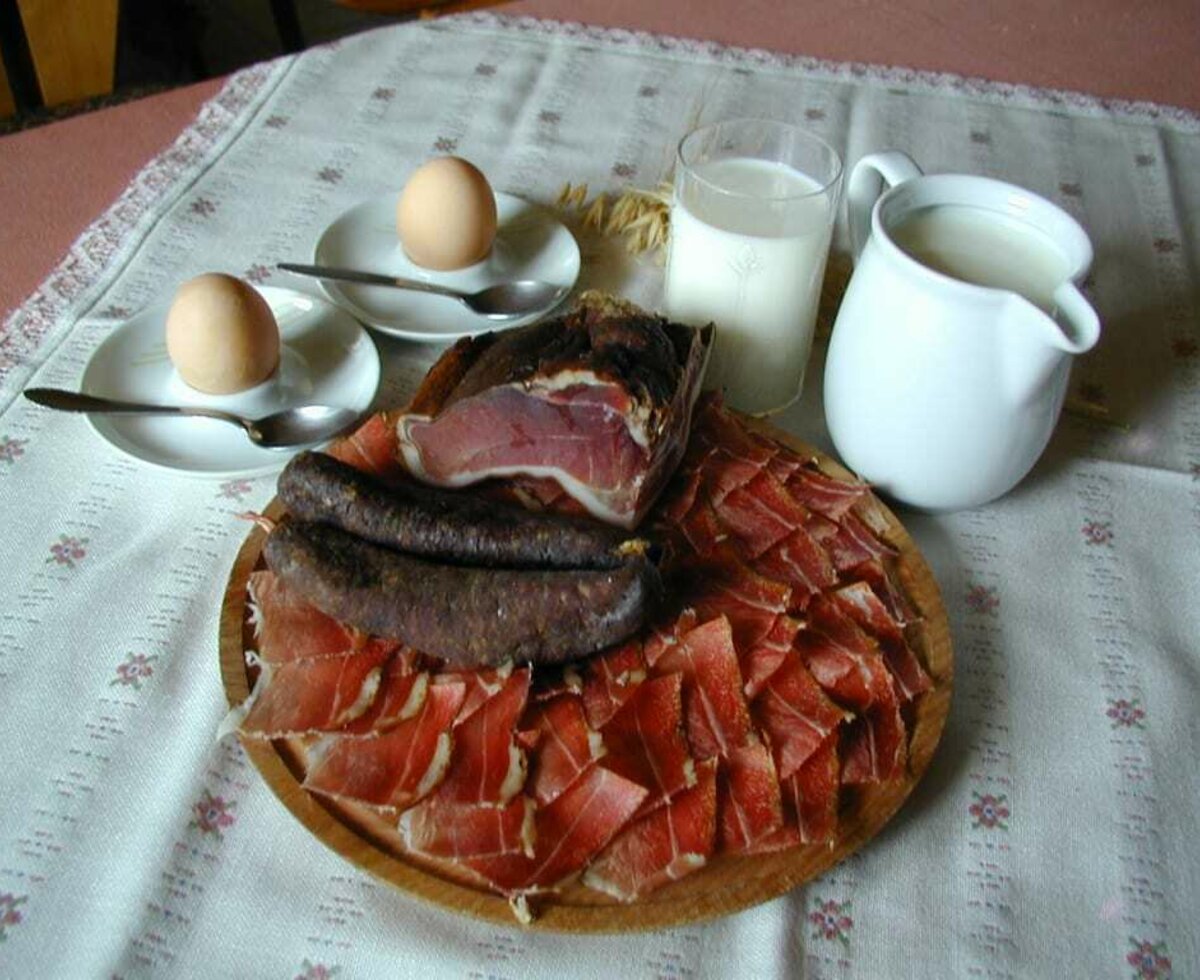 Frühstück am Hof