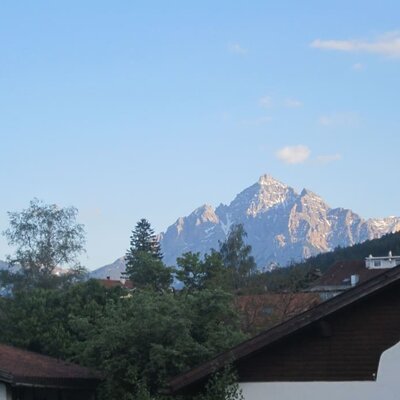 Ausblick von der Wohnung auf die Serles