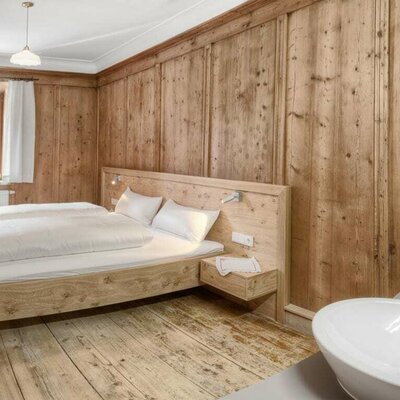 gemütliches Schlafzimmer aus Holz