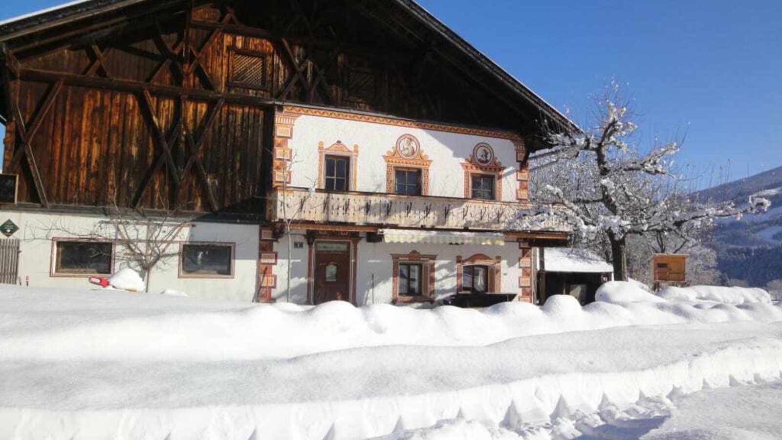 Bauernhaus mit einer großen Ferienwohnung