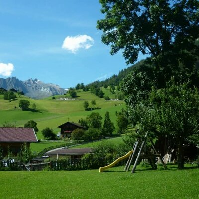 Unser Garten mit Spielplatz