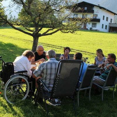 gemütliches Beisammensein im Garten