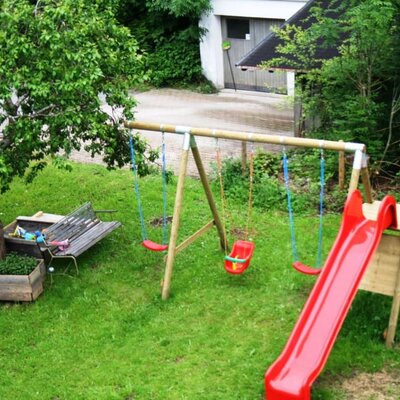 Unser Spielplatz - Aussicht vom Balkon aus