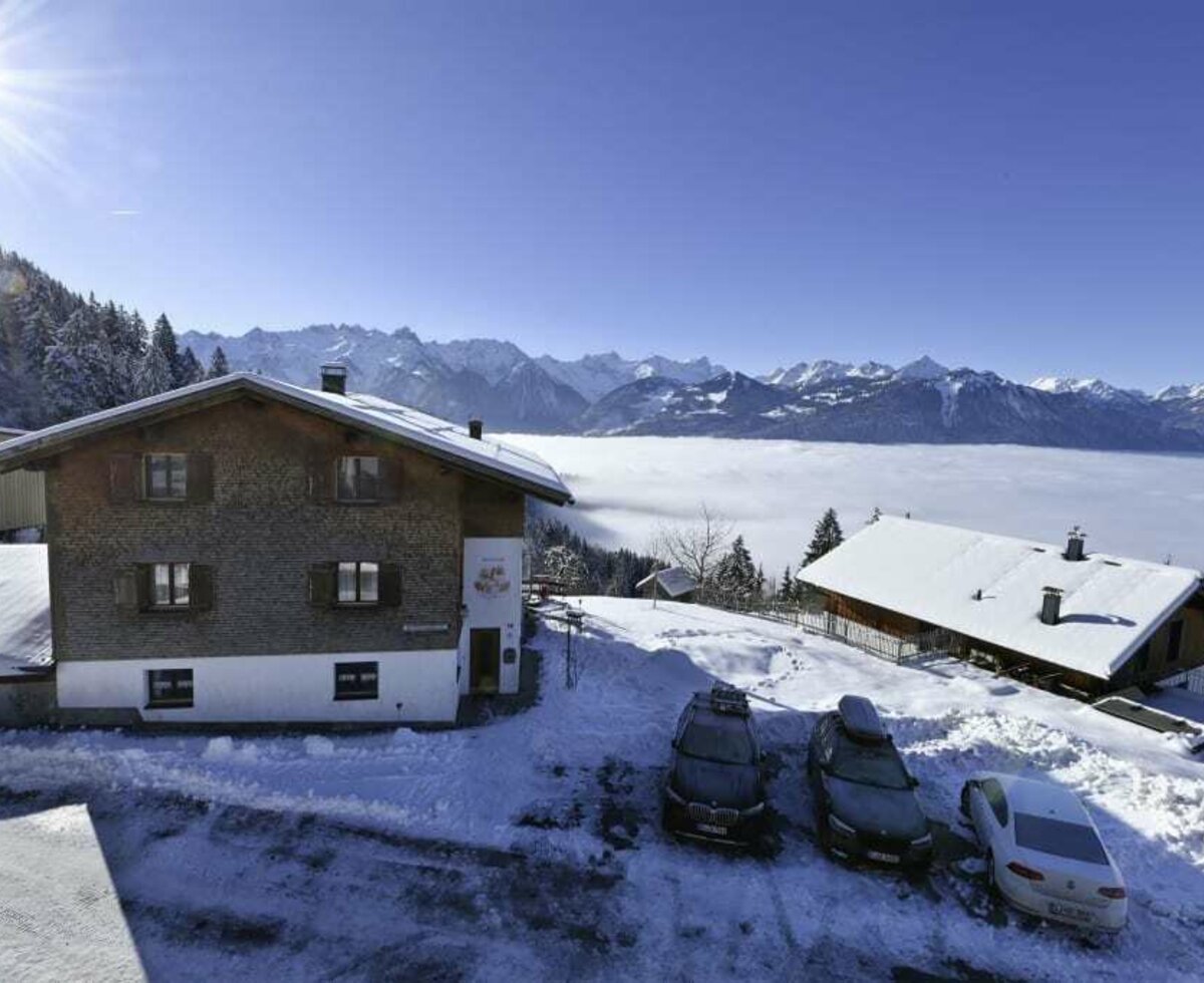 Unser Berghof mit Blick auf das Nebelmeer.