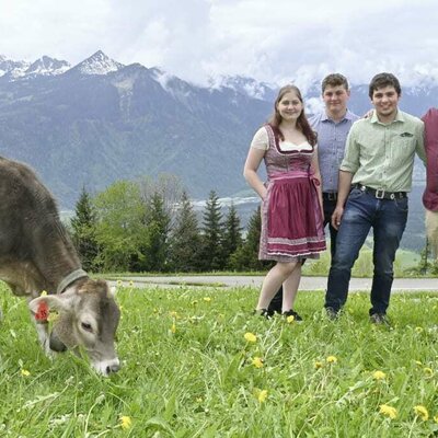 Hallo, wir sind die Familie Burtscher, machen Sie Ferien auf unserem Hof.