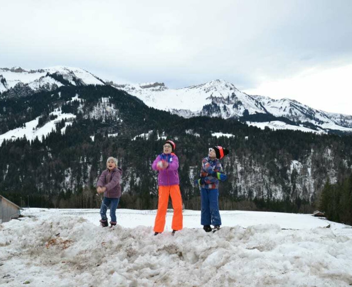 Winter - Kids beim spielen