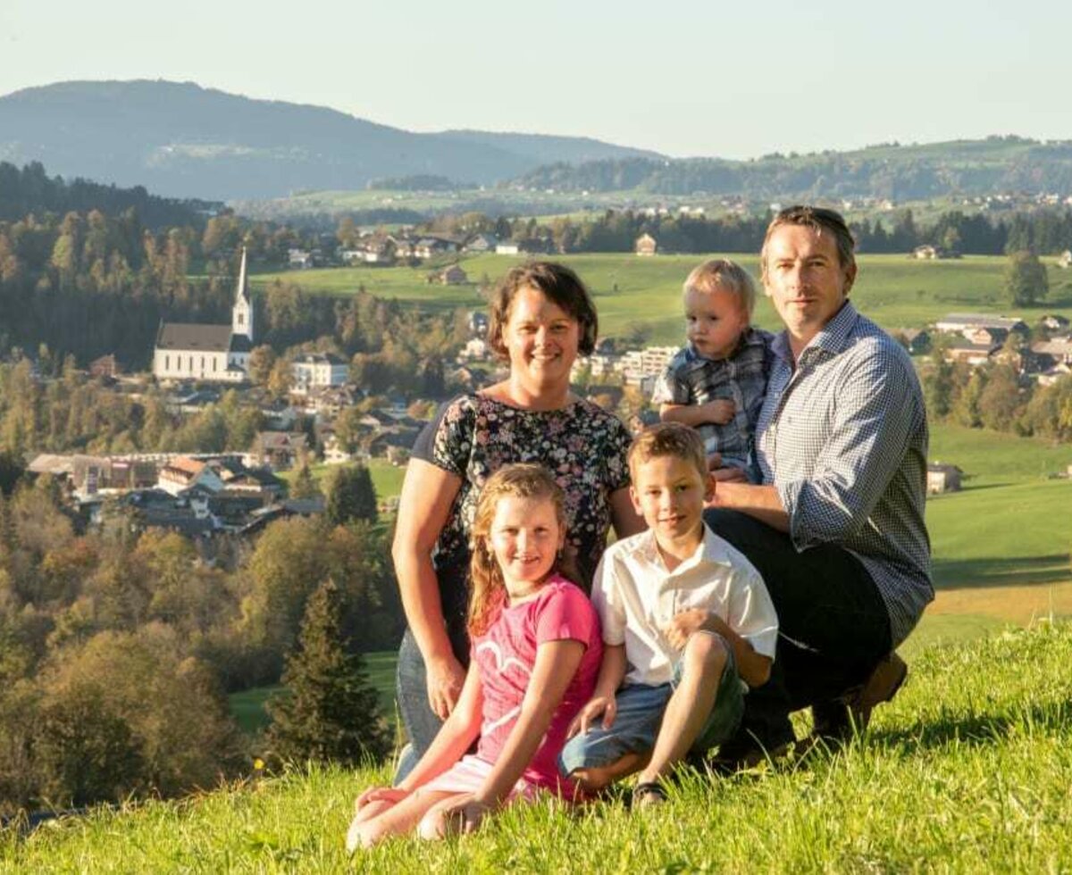 Familie Pamela und Roman Köss Schertler vom Familienbauernhof in Egg im Bregenzerwald.