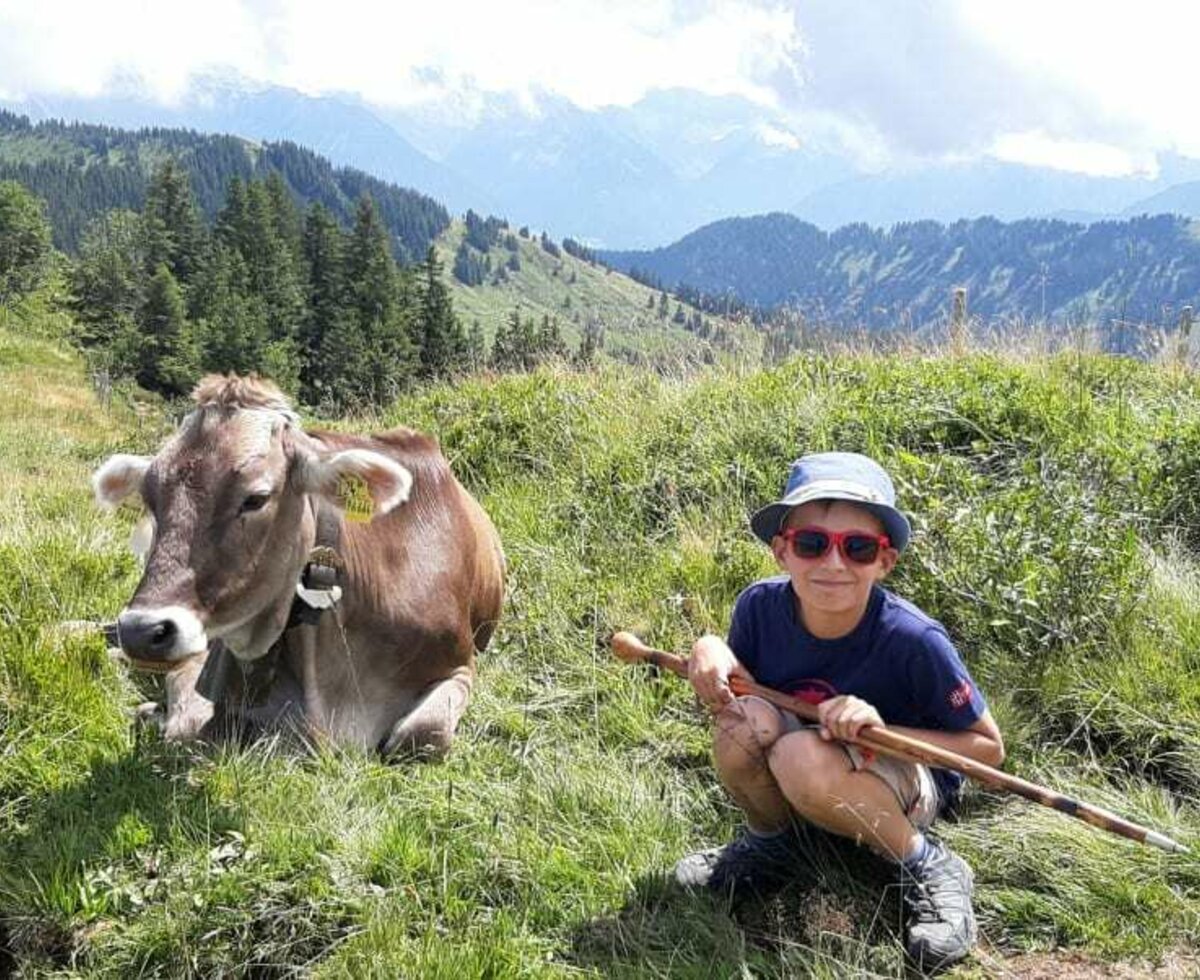 Die frische Heumilch unserer Kühe wird in zwei Sennereien – direkt in Eichenberg – zu Butter und Käse verarbeitet.