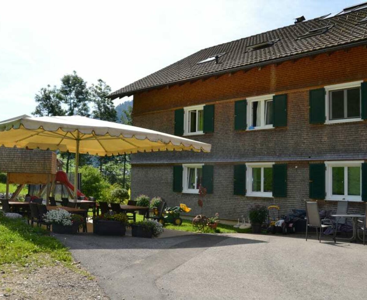 Direkt vor der Haustüre befindet sich unsere gemütliche Terrasse