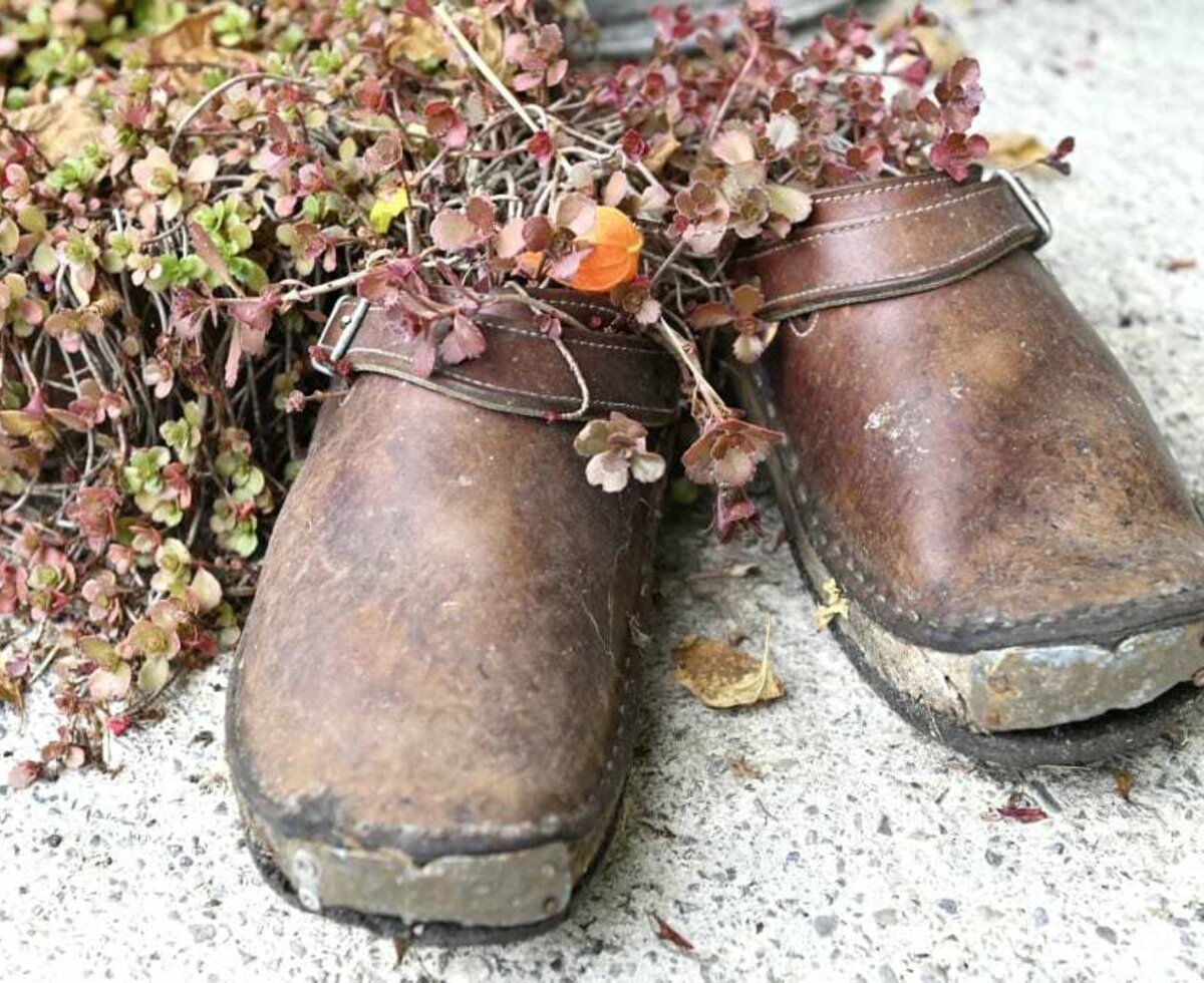 Stilechte Holzschuhe – Tradition aus dem Bregenzerwald.