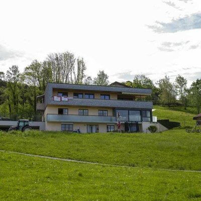 Hausblick Matt. Studio mit Gartenzugang zu vermieten. Freie Zimmer in Lochau. Urlaub am Bodensee.