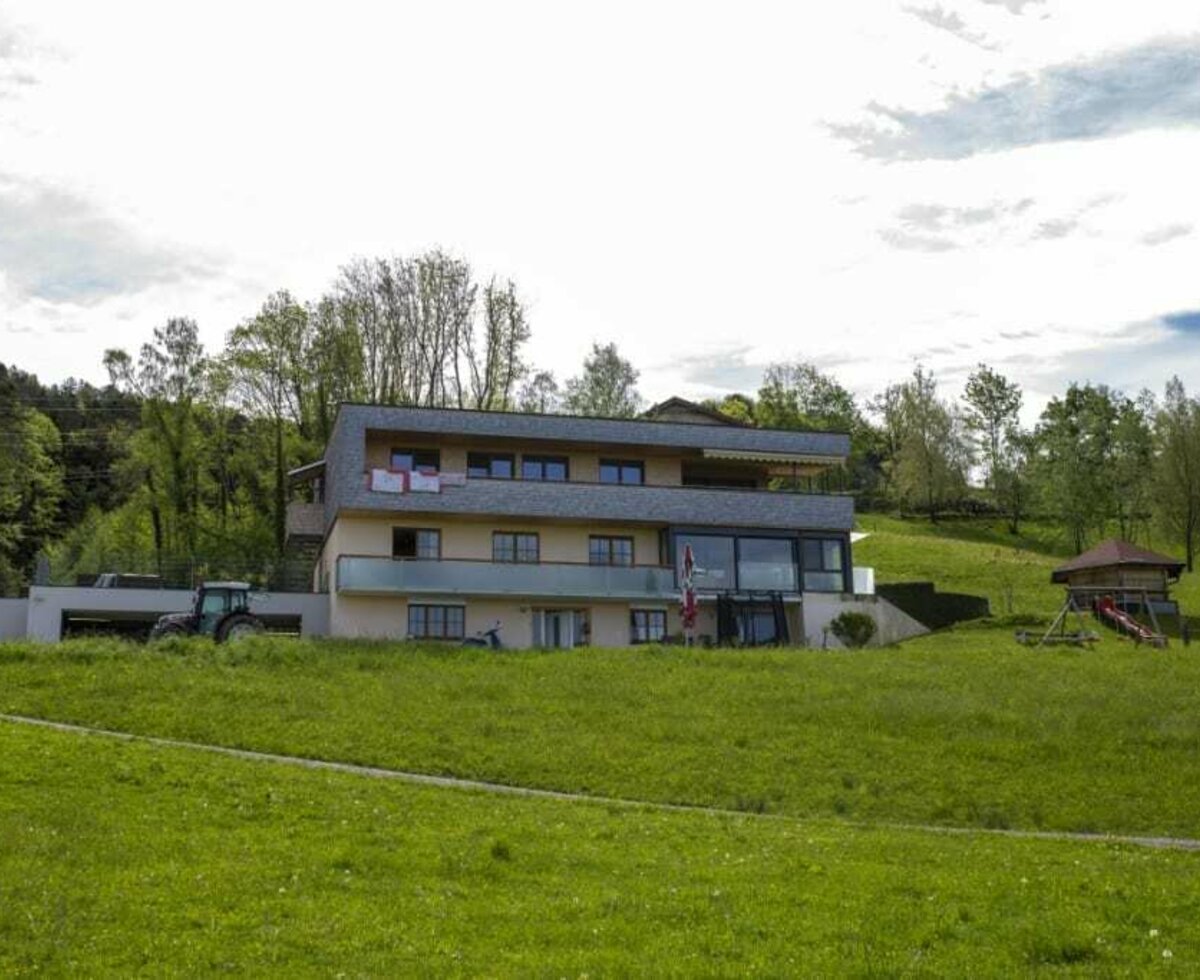 Hausblick Matt. Studio mit Gartenzugang zu vermieten. Freie Zimmer in Lochau. Urlaub am Bodensee.