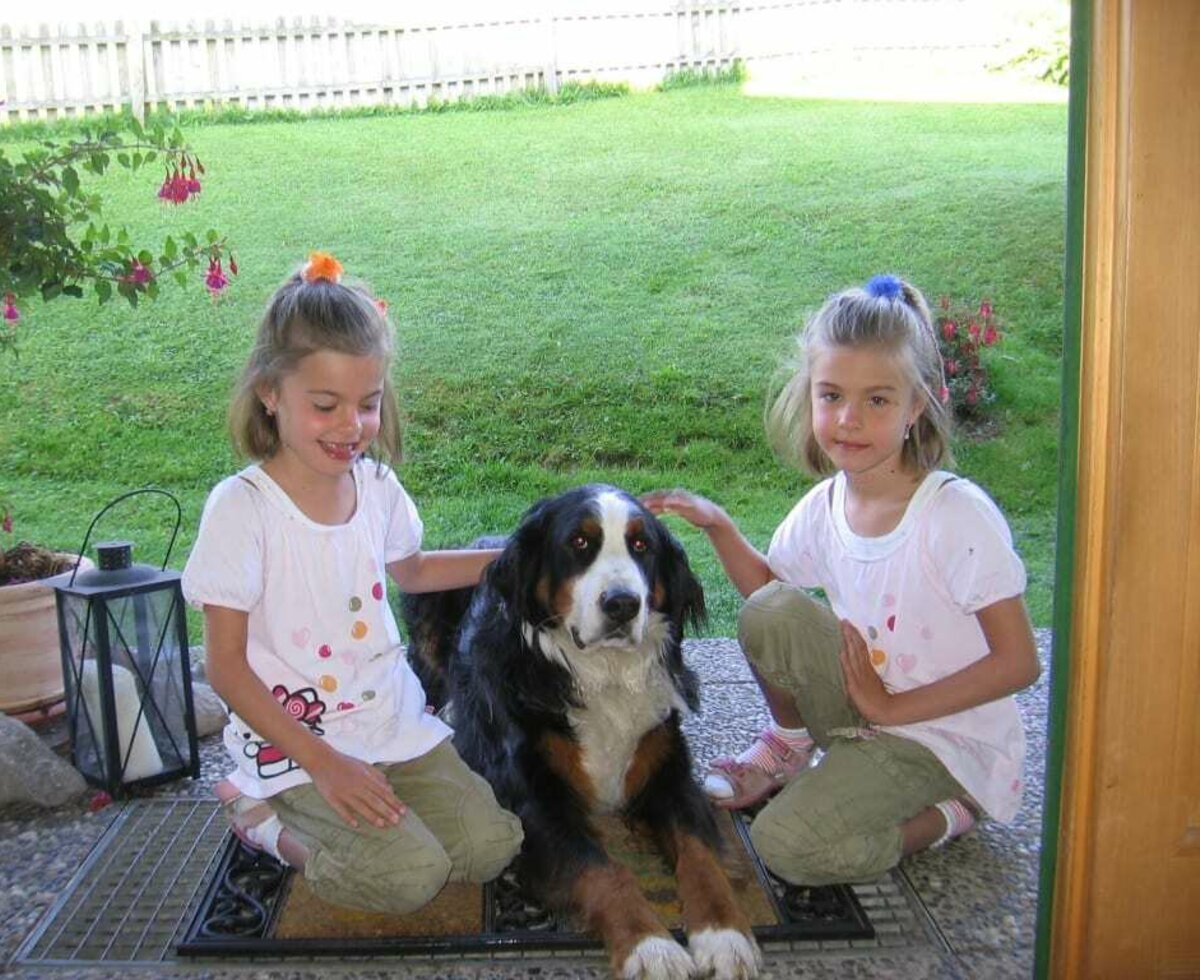 Marleen und Lena mit Charly