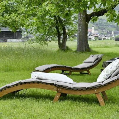 Ruheplatz am Hof im Feld