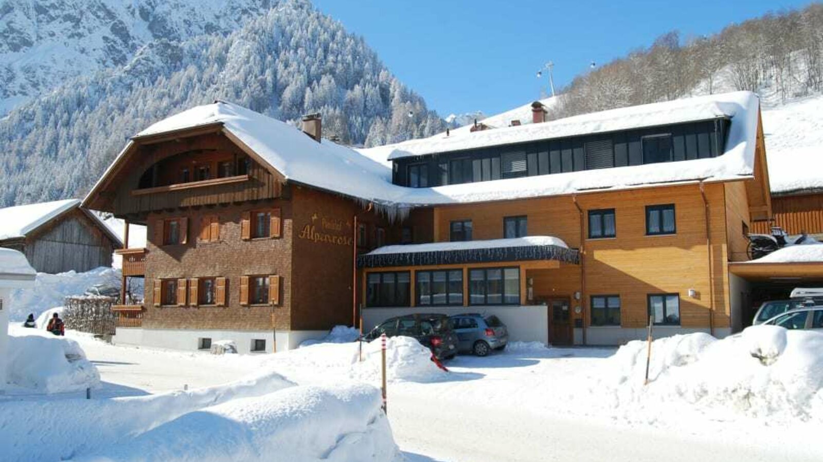 Alpenrose in Brand im Winter. Skiurlaub Brandnertal.