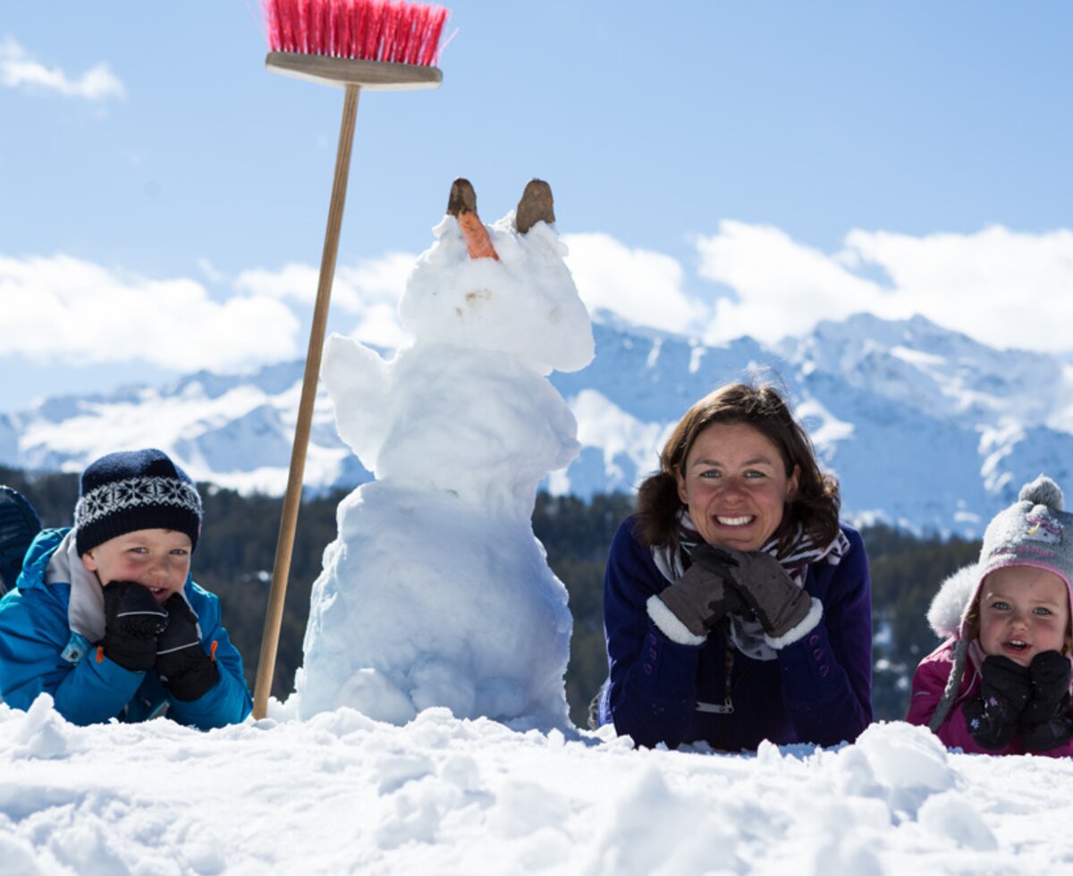 Schneemann bauen | © Urlaub am Bauernhof - Mario Webhofer